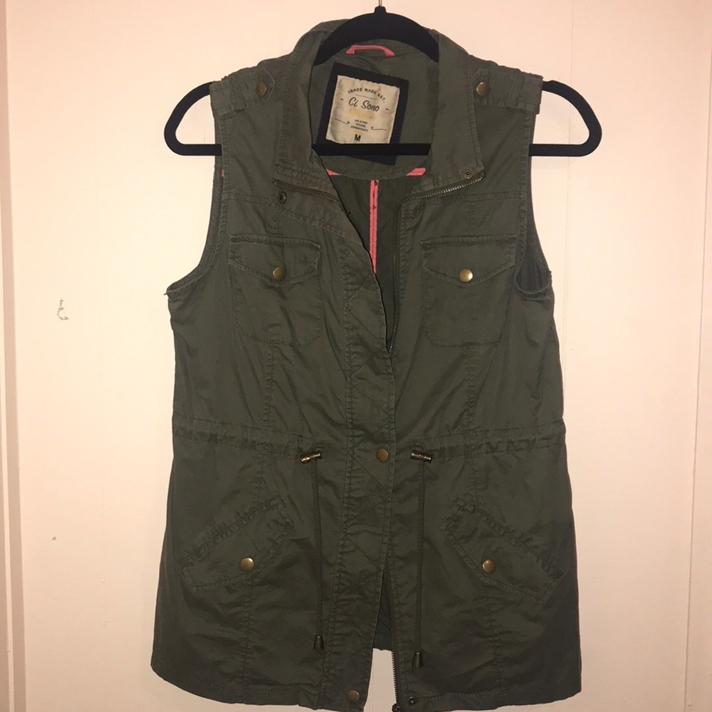 4 pockets green vest